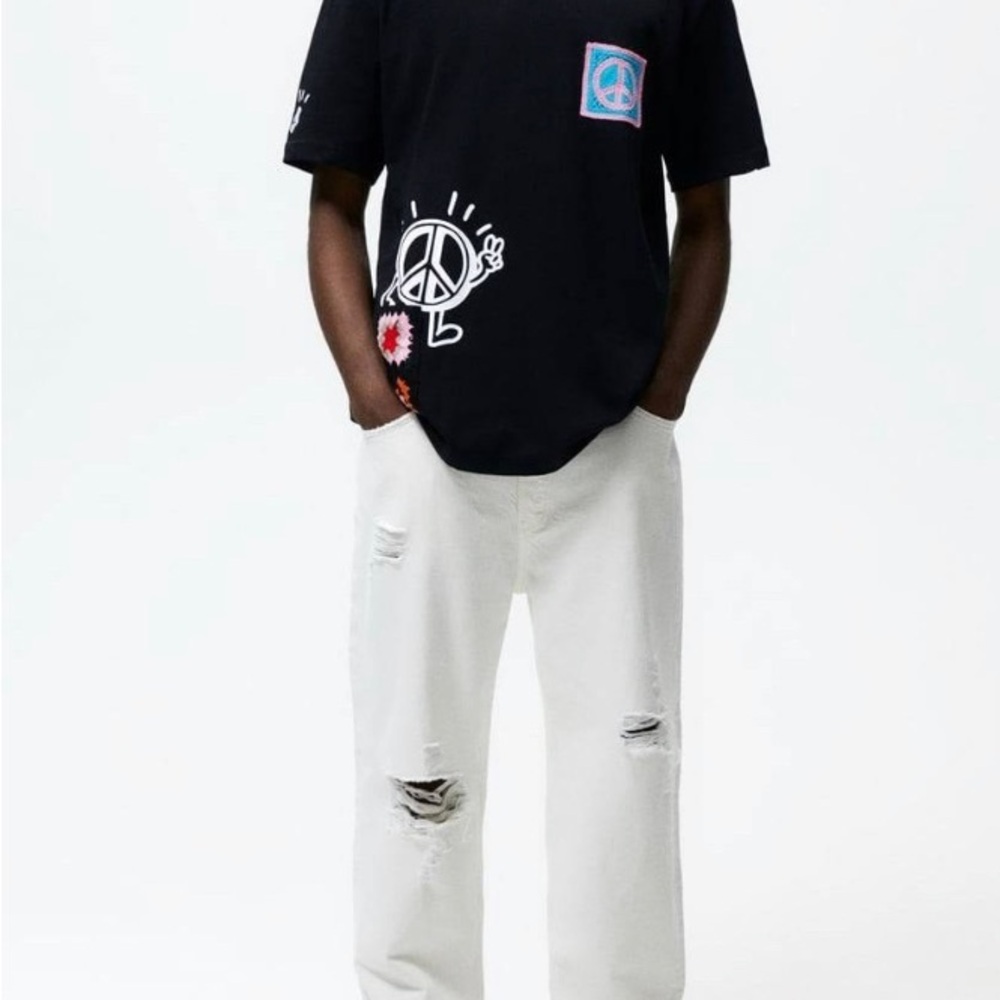 ZARA Men’s T-shirt with a Crochet Sleeve Peace Sign Patch on the Chest Size S